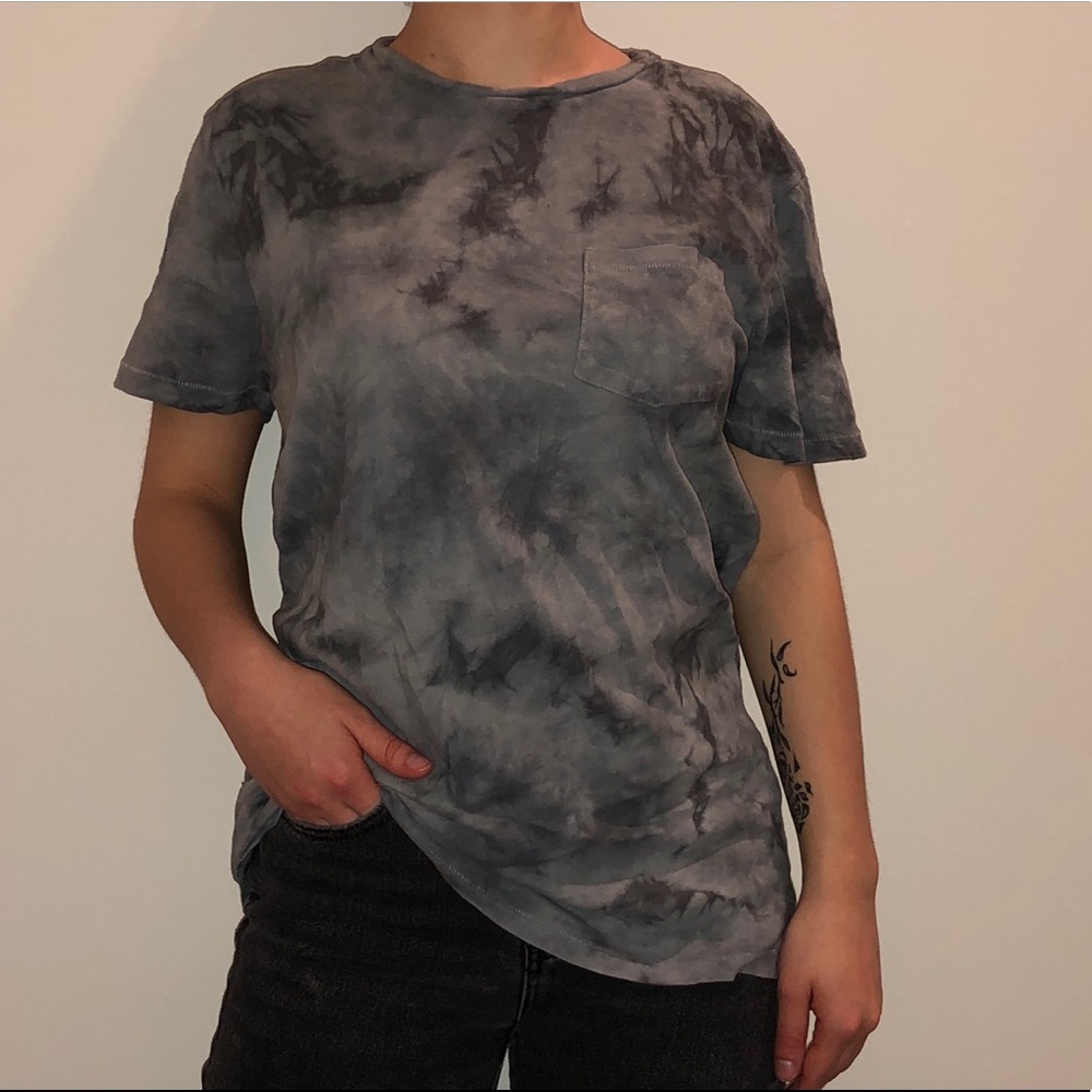 Old Navy Pocketed Dark Grey Tie-Dye T-Shirt
